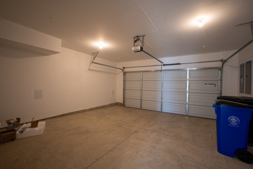 2-Car Garage - 5504 Topaz Ln