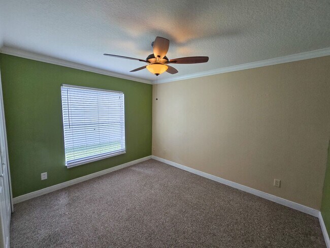Building Photo - 4 Bedroom 2 bath in Sedona Palms