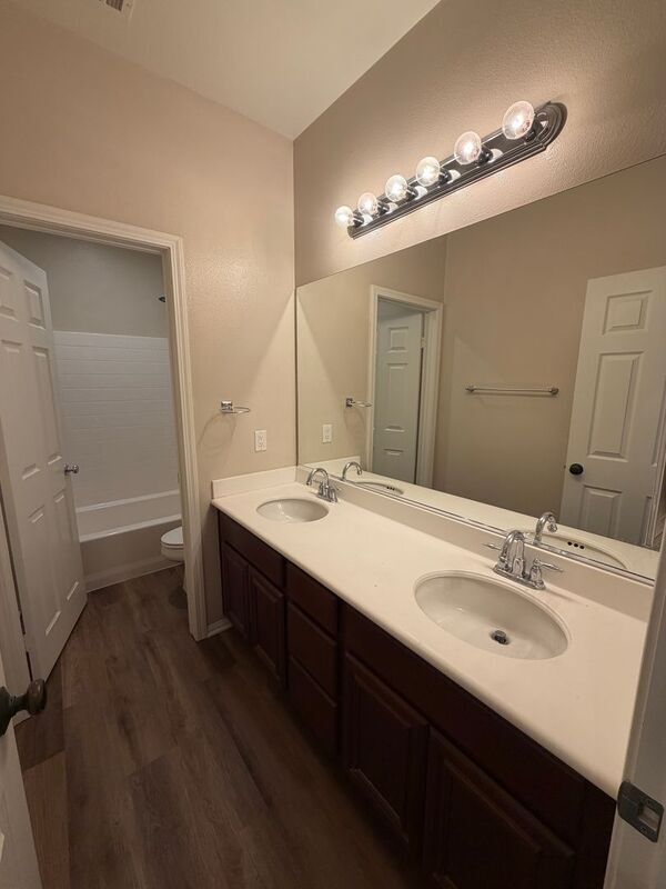 Building Photo - 40184 Annapolis Dr