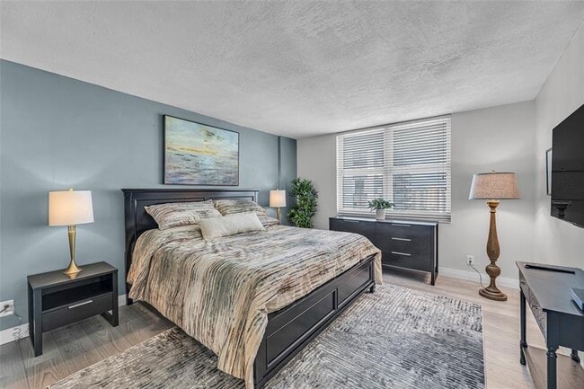 Building Photo - 3015 N Ocean Blvd