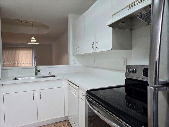 Building Photo - 14045 SW 121st Pl