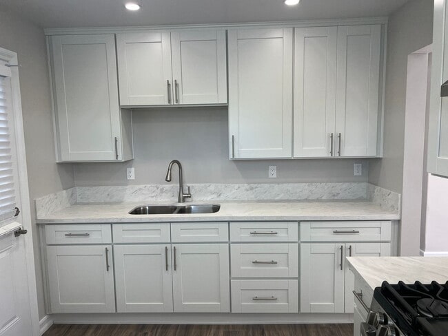 Building Photo - 122 Jefferson Ave