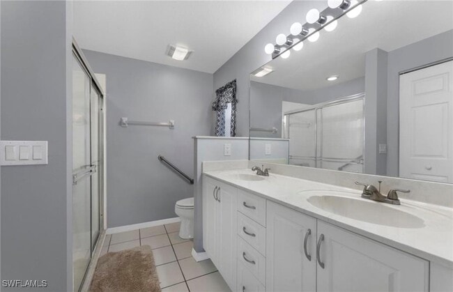 Building Photo - 1749 Royal Cir