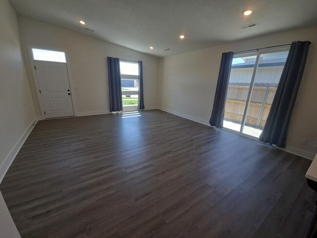Building Photo - 3-bed, 2 bath Single Family Home for Rent!