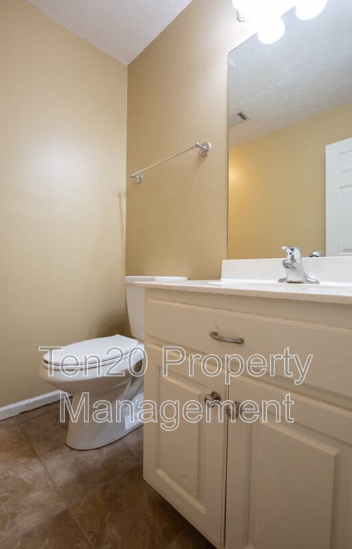 Building Photo - 25 Kalin St