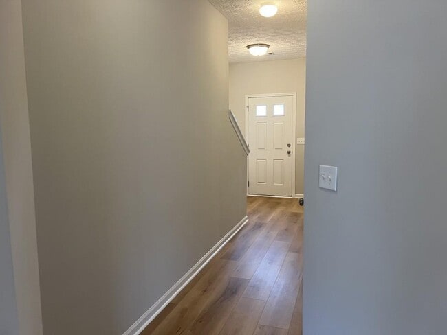 Building Photo - 6614 Splashwater Dr