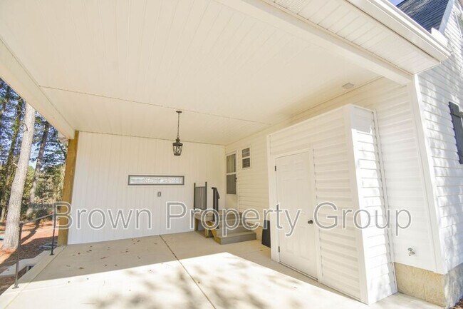 Building Photo - 885 Simmons Rd