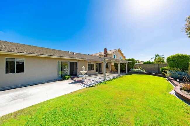 Building Photo - Upgraded 4 bedroom Fountain Valley Home