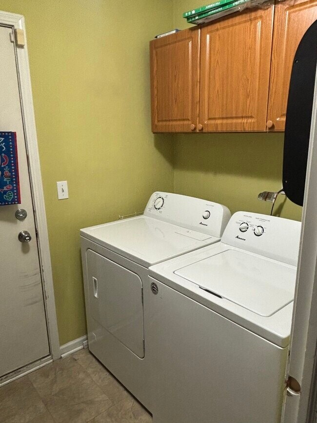 Building Photo - 2337 Summerlin Dr