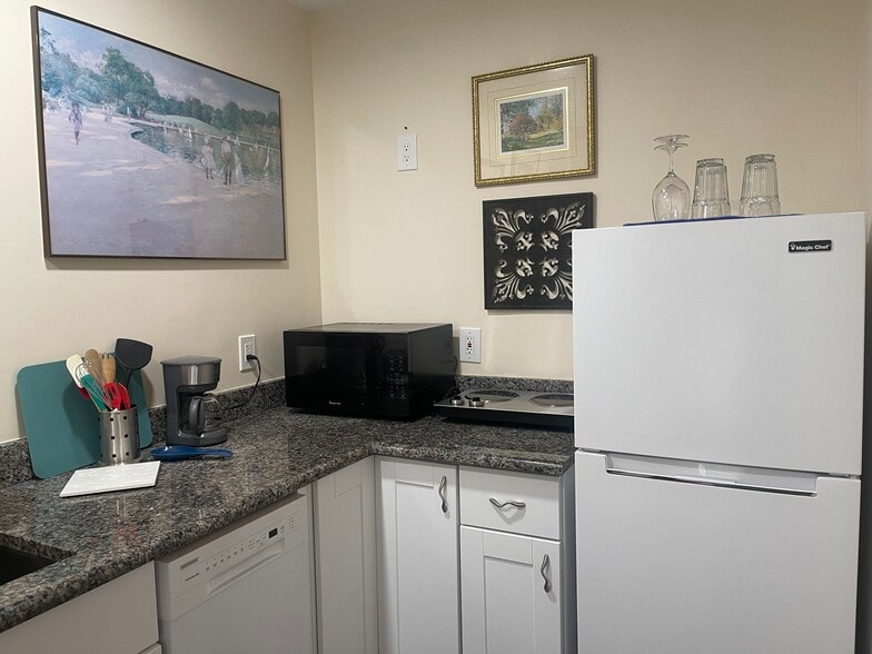 Building Photo - 301 Nottingham Dr