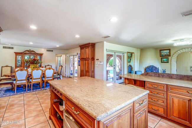 Building Photo - 7156 Oakmont Dr