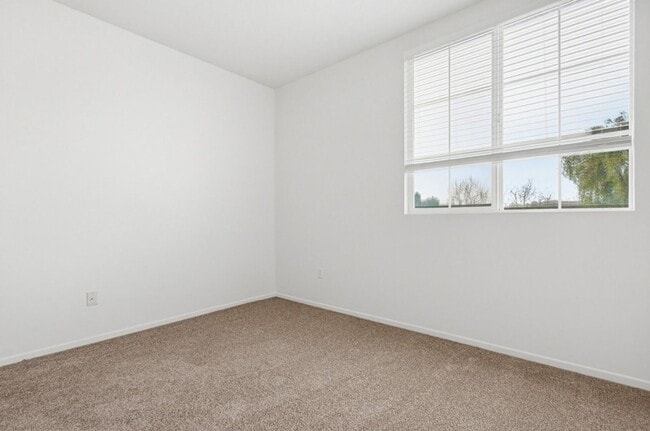 Building Photo - Oceanside - Pelican Cove Townhouse!