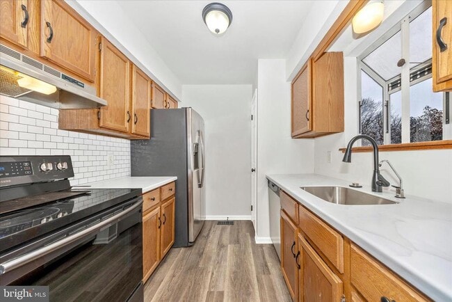 Building Photo - 19 Stonewall Ct