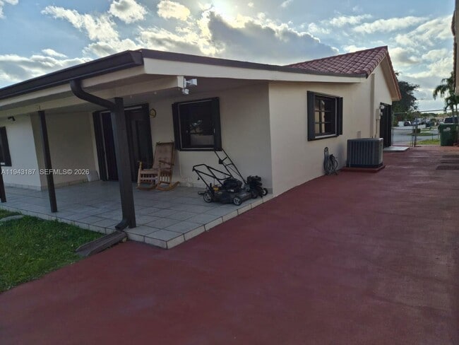 Building Photo - 1453 SW 137th Pl