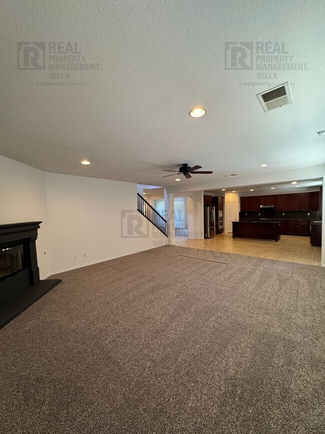 Building Photo - Huge Kitchen, Downstairs Bedroom, and More...