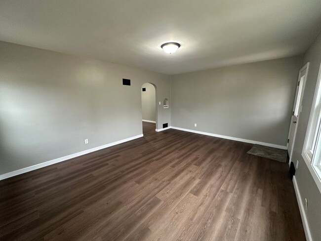 Building Photo - Remodeled 3 bed, 1 bath home for rent in W...