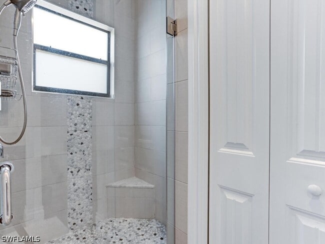 Building Photo - 840 98th Ave N