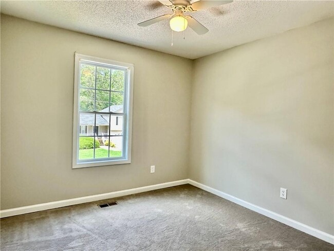 Building Photo - 380 River Trace Dr