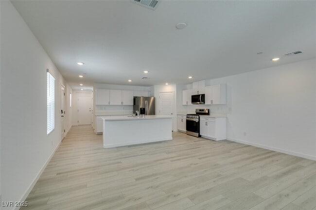 Building Photo - 6229 Mangler St