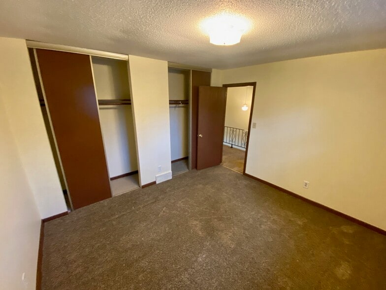 Building Photo - 3152 Losey Blvd S