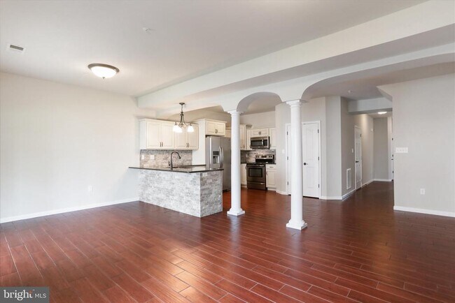 Building Photo - 20 Delano Dr