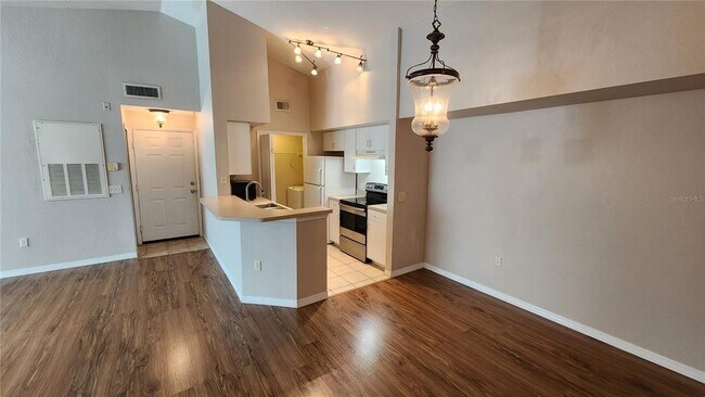 Building Photo - 4122 Central Sarasota Pkwy