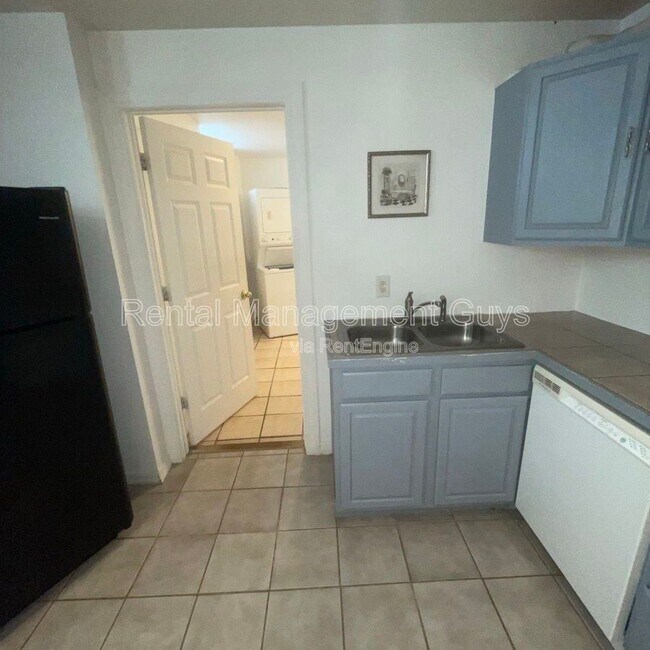 Building Photo - 2021 3rd Ave S