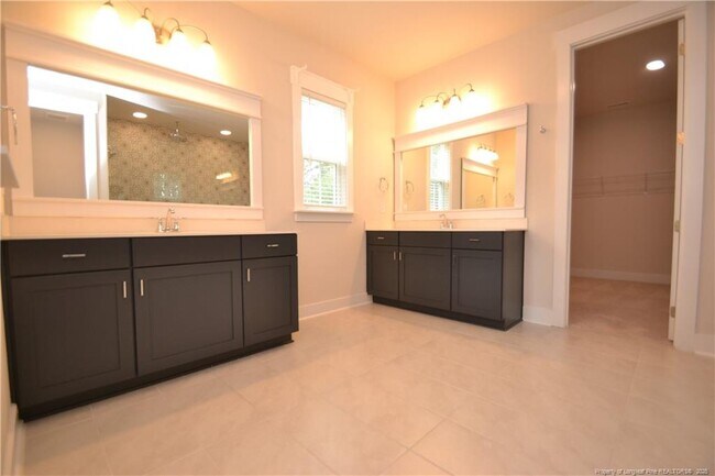 Building Photo - 544 Basin Hl Dr