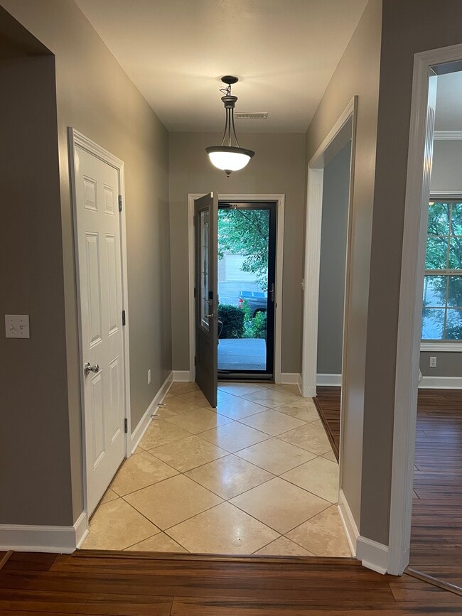 Building Photo - 940 Sunny Slope Trace