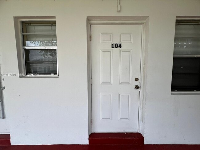 Building Photo - 1321 NW 43rd Ave