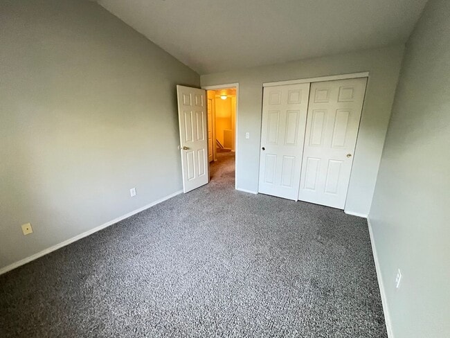 Building Photo - 5546 NE 89th Ave