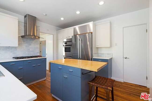 Building Photo - 486 Denslow Ave