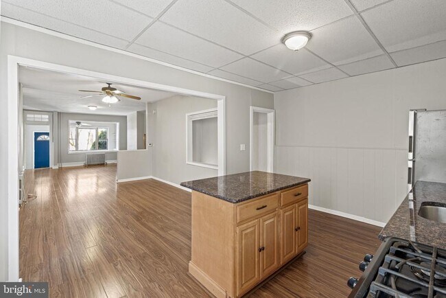 Building Photo - 307 Roxborough Ave