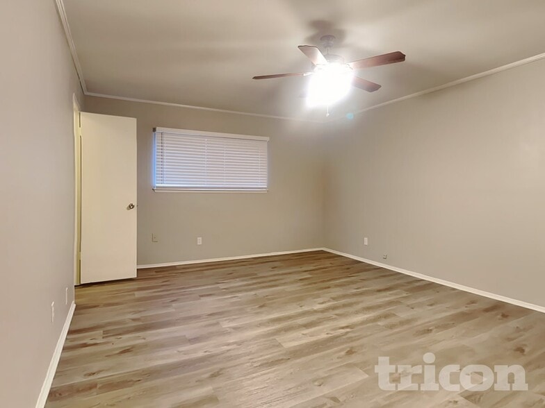 Building Photo - 1201 Kingston Dr