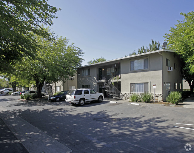 Primary Photo - Gold Crossing Apartments