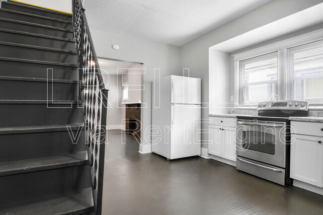 Building Photo - 247 S 39th St