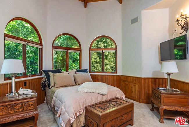 Building Photo - 6405 Bonsall Dr