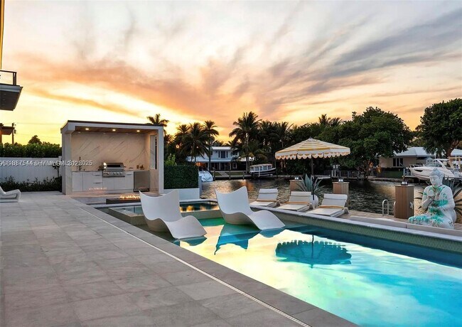 Building Photo - 2225 NE 19th St