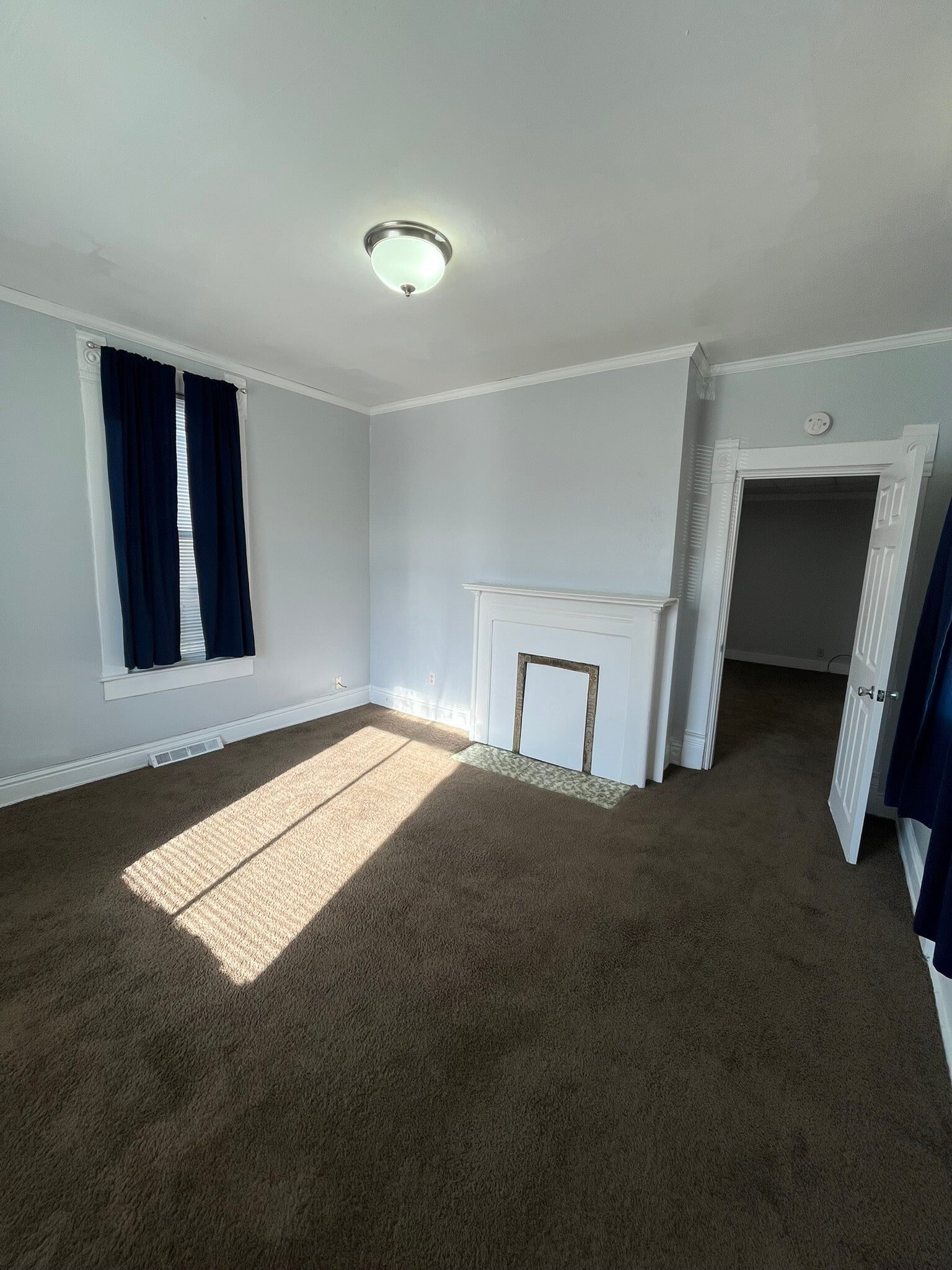 Building Photo - 1227 E Chestnut St