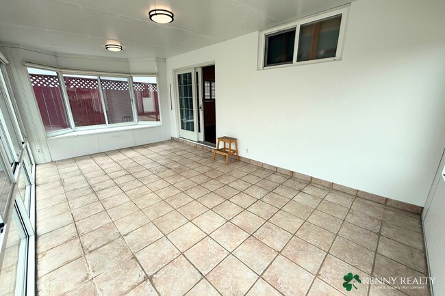 Building Photo - 136 Rosewood Way