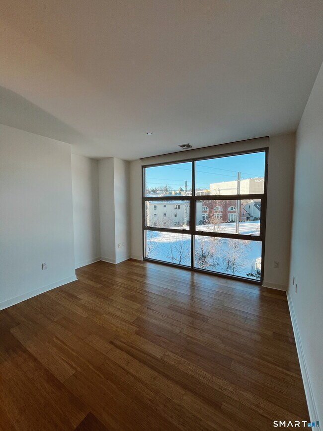 Building Photo - 33 N Water St