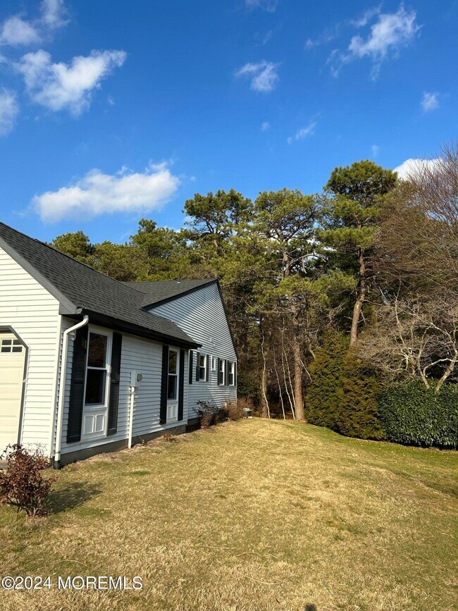 Building Photo - 27 Milford Ave