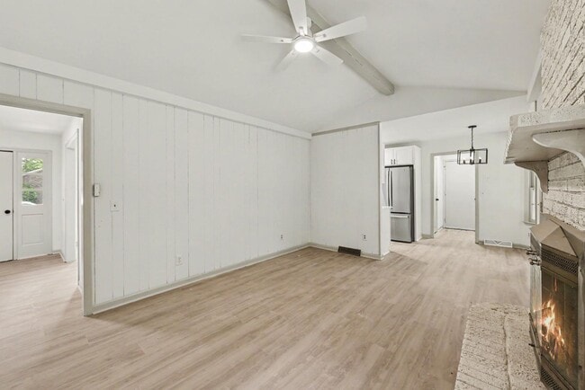 Building Photo - 130 Sandtrap Rd