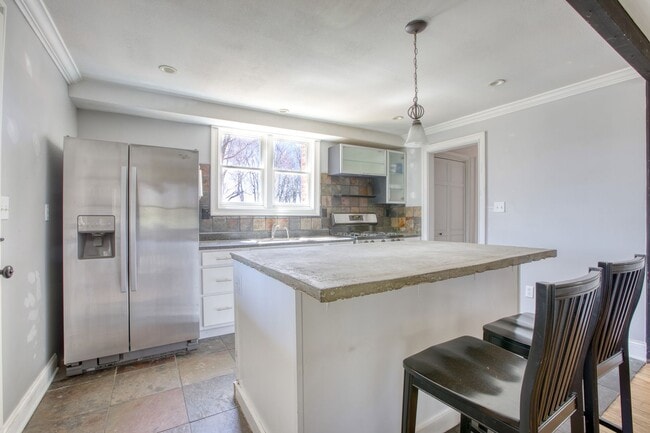 Building Photo - Lovely 2 Bedroom Single Family Home in Historic Monroe District