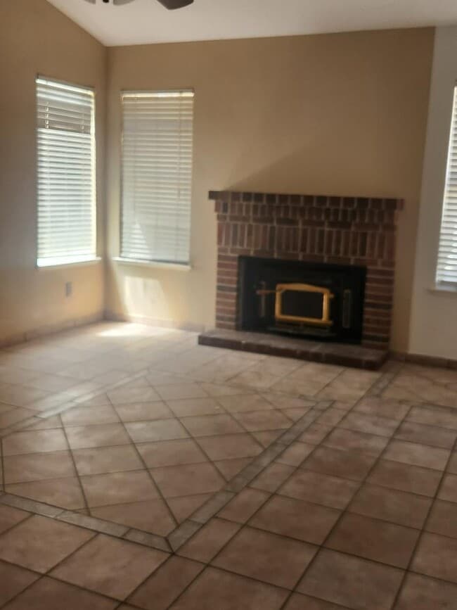 Building Photo - 8627 Duryea Dr