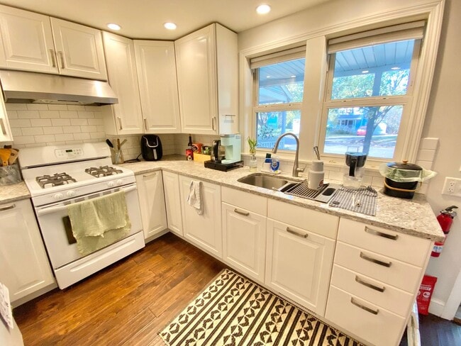 Building Photo - 3 Bedroom Condo in South Burlington VT Available 2/1/26!