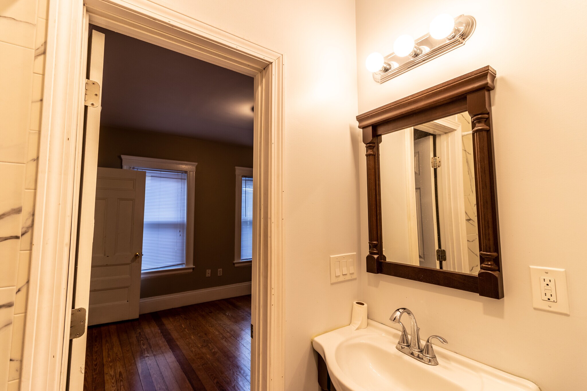 Building Photo - 162 Walnut St