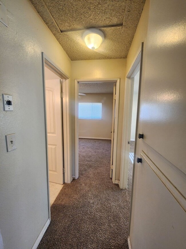 Building Photo - **$100 OFF 1ST MONTH** Two Bedroom Home Downtown 29 Palms