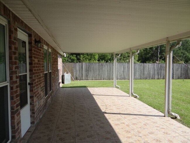 Building Photo - Beautiful Home for Lease in Denham Springs