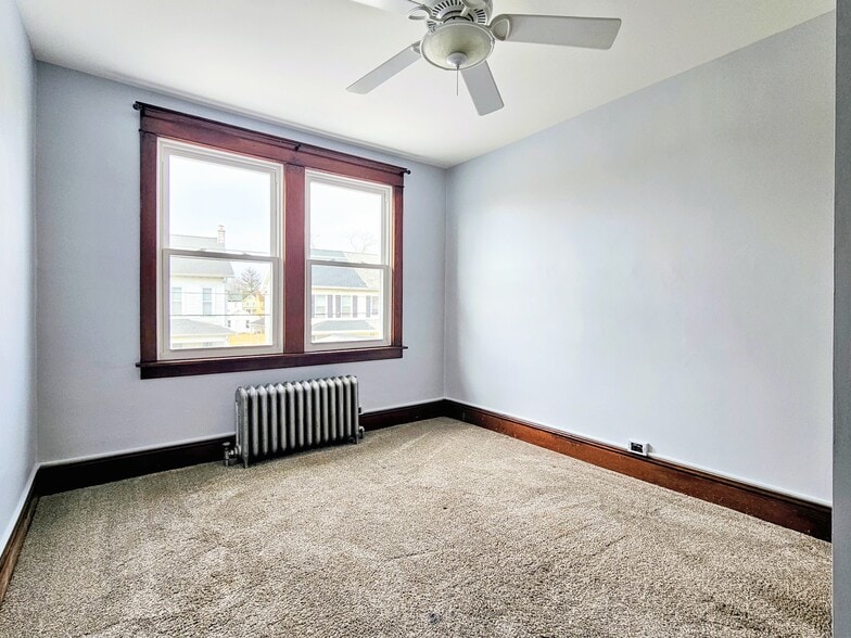 Building Photo - 324 S Broad St